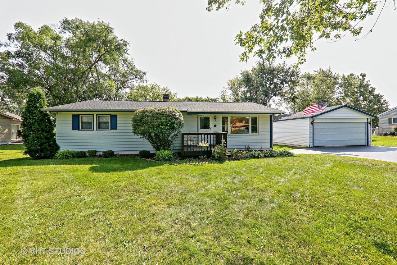 2N521 Pearl Ave., Glen Ellyn, IL 60137