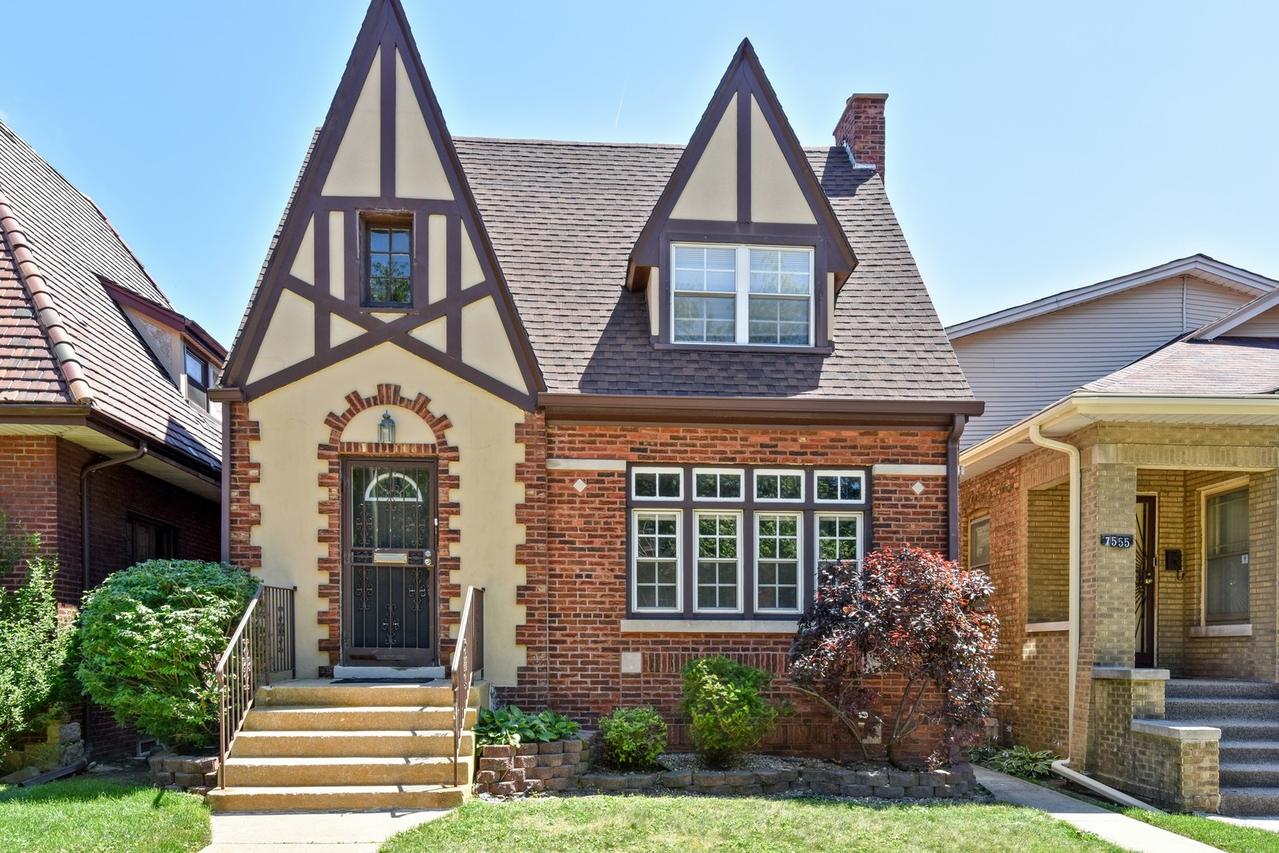 7553 S Crandon Ave., Chicago, IL 60649