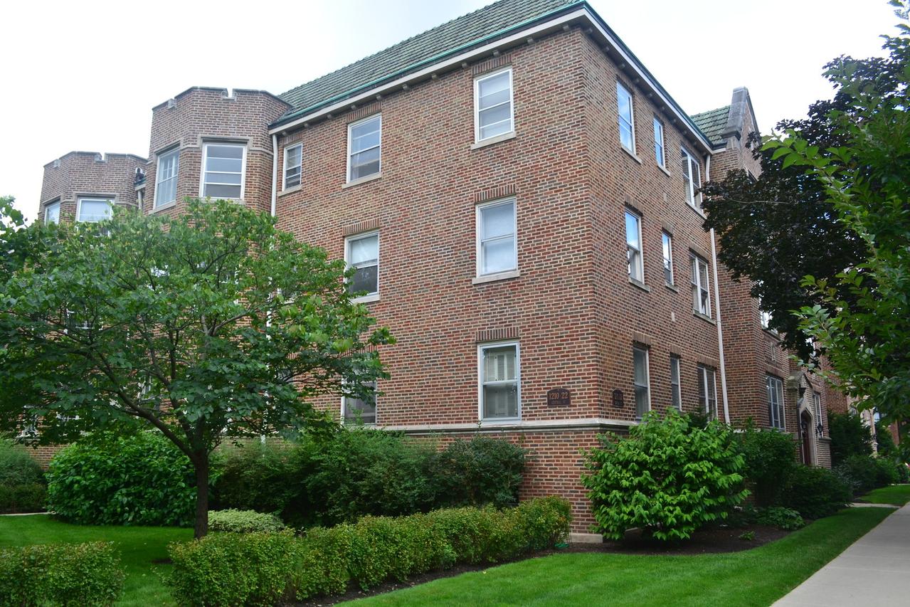1220 Central St. #2E, Evanston, IL 60201
