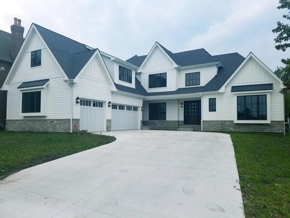 907 Jackson Ave., Naperville, IL 60540