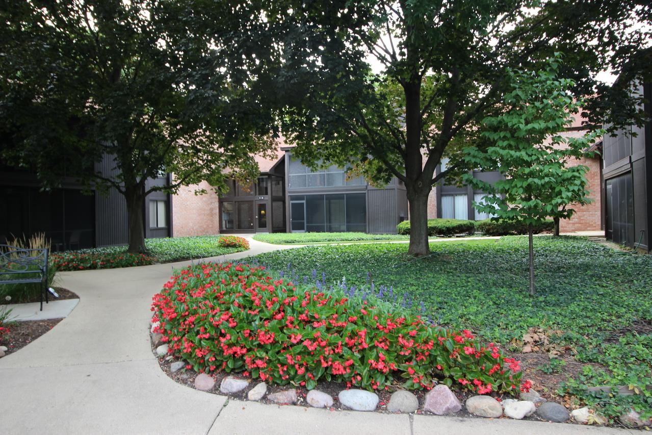 710 St Andrews Ln. #11, Crystal Lake, IL 60014