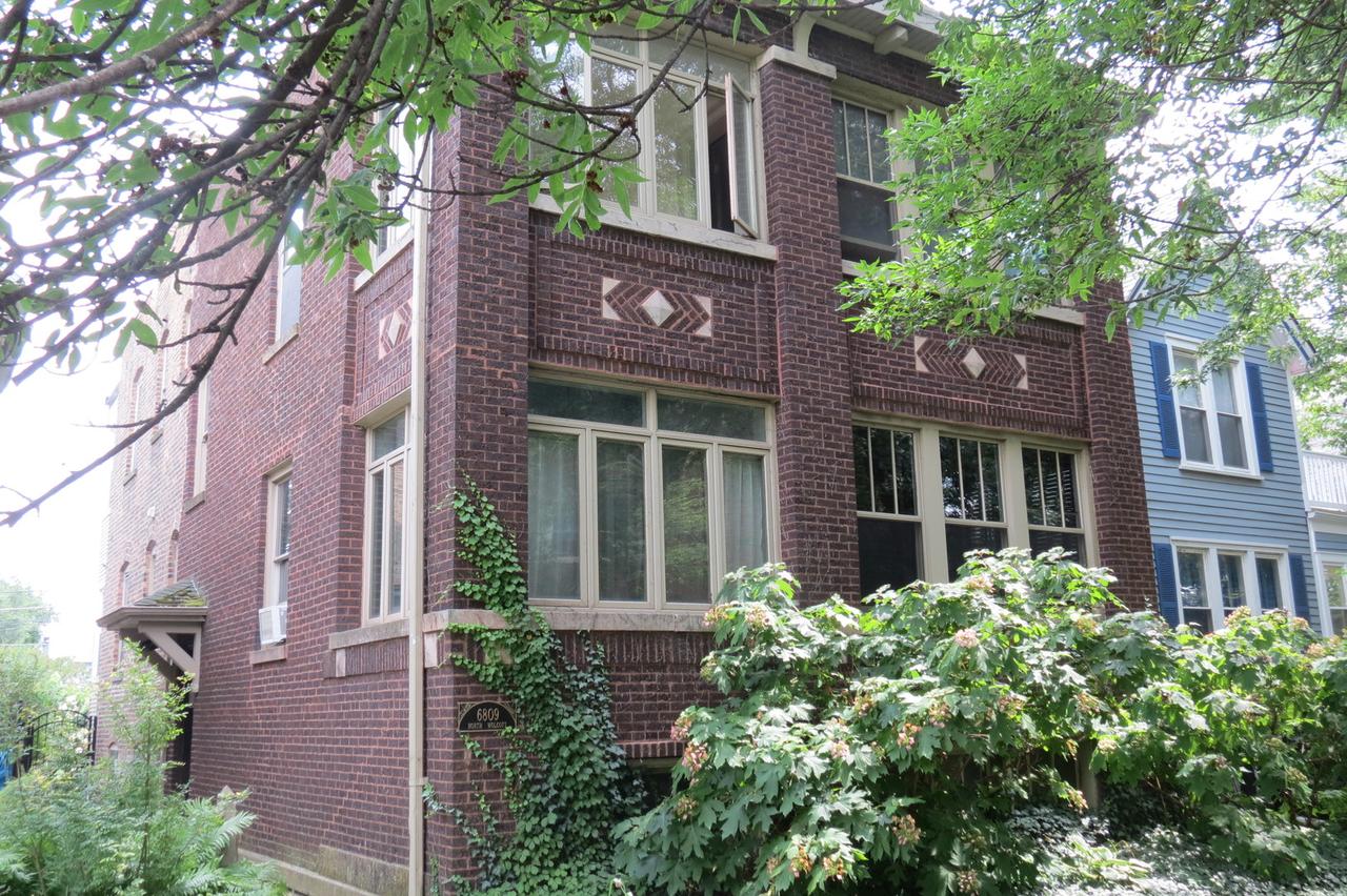 6809 N Wolcott Ave., Chicago, IL 60626