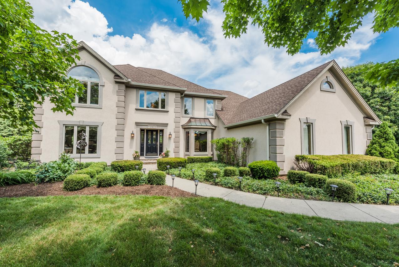 3 Hilltop Ct., Hawthorn Woods, IL 60047