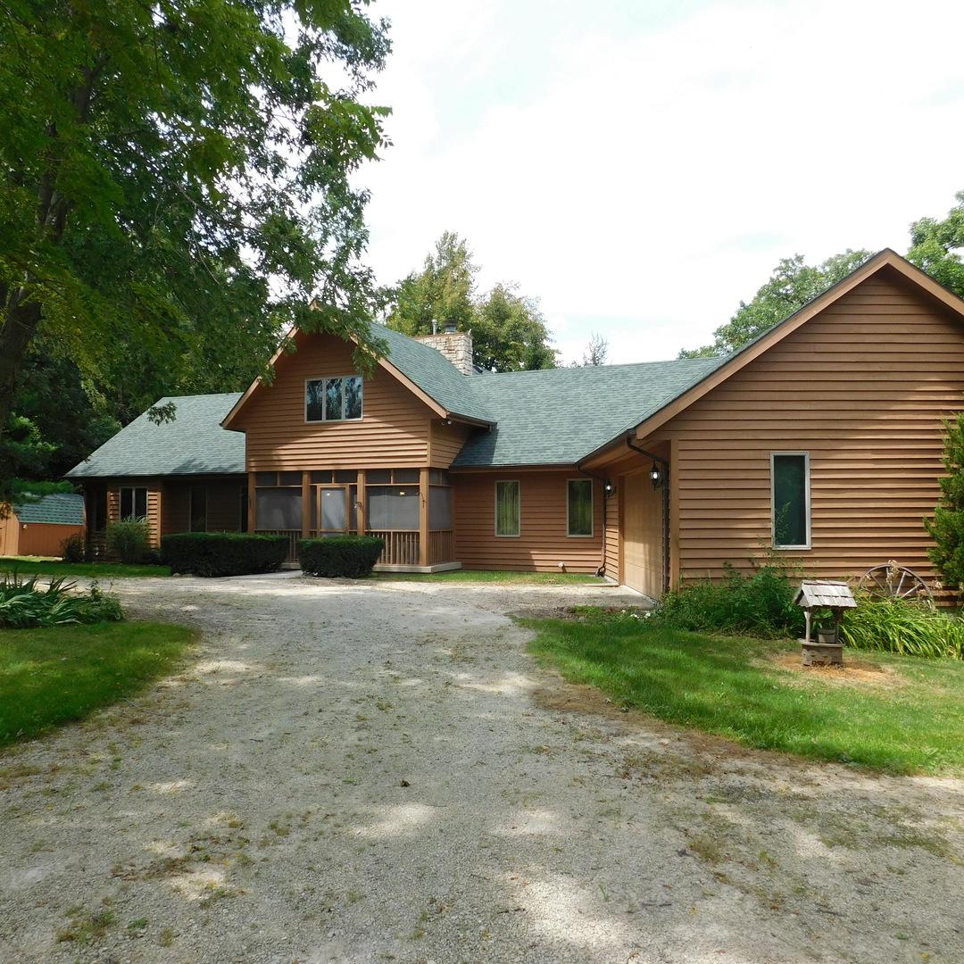 955 Woodlawn Rd., Paw Paw, IL 61353