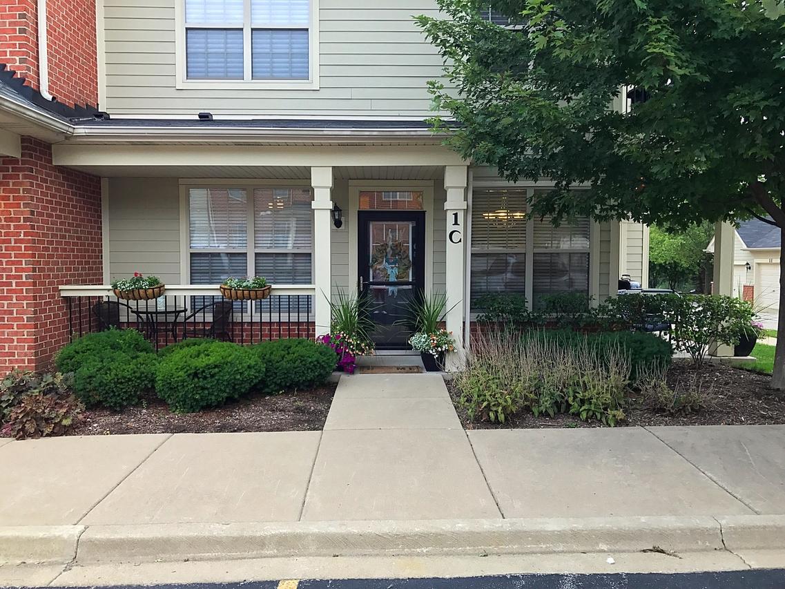 1038 Swift Rd. #1C, Glen Ellyn, IL 60137