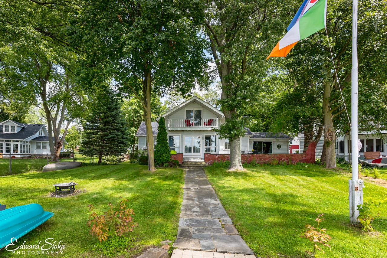 1153 N Shore Dr., Crystal Lake, IL 60014