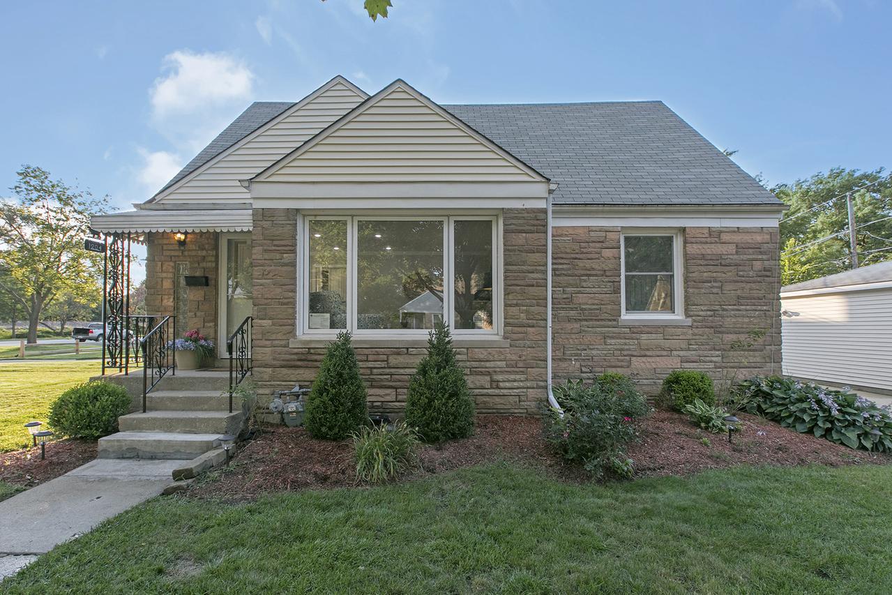1204 W Northwest Hwy., Arlington Heights, IL 60004