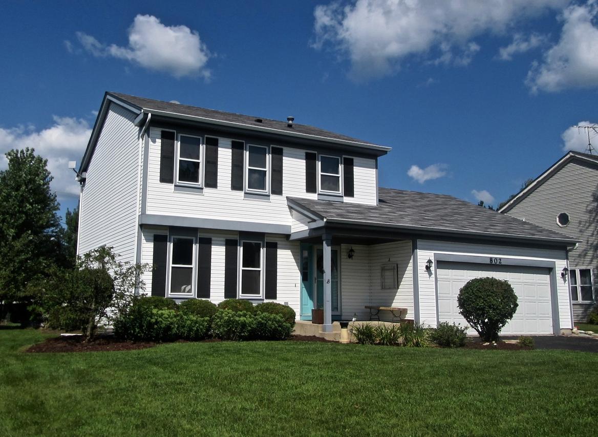 802 Blazing Star Tr., Cary, IL 60013