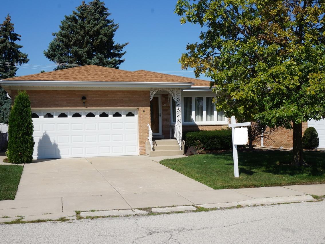 4630 N Oakview St., Chicago, IL 60656