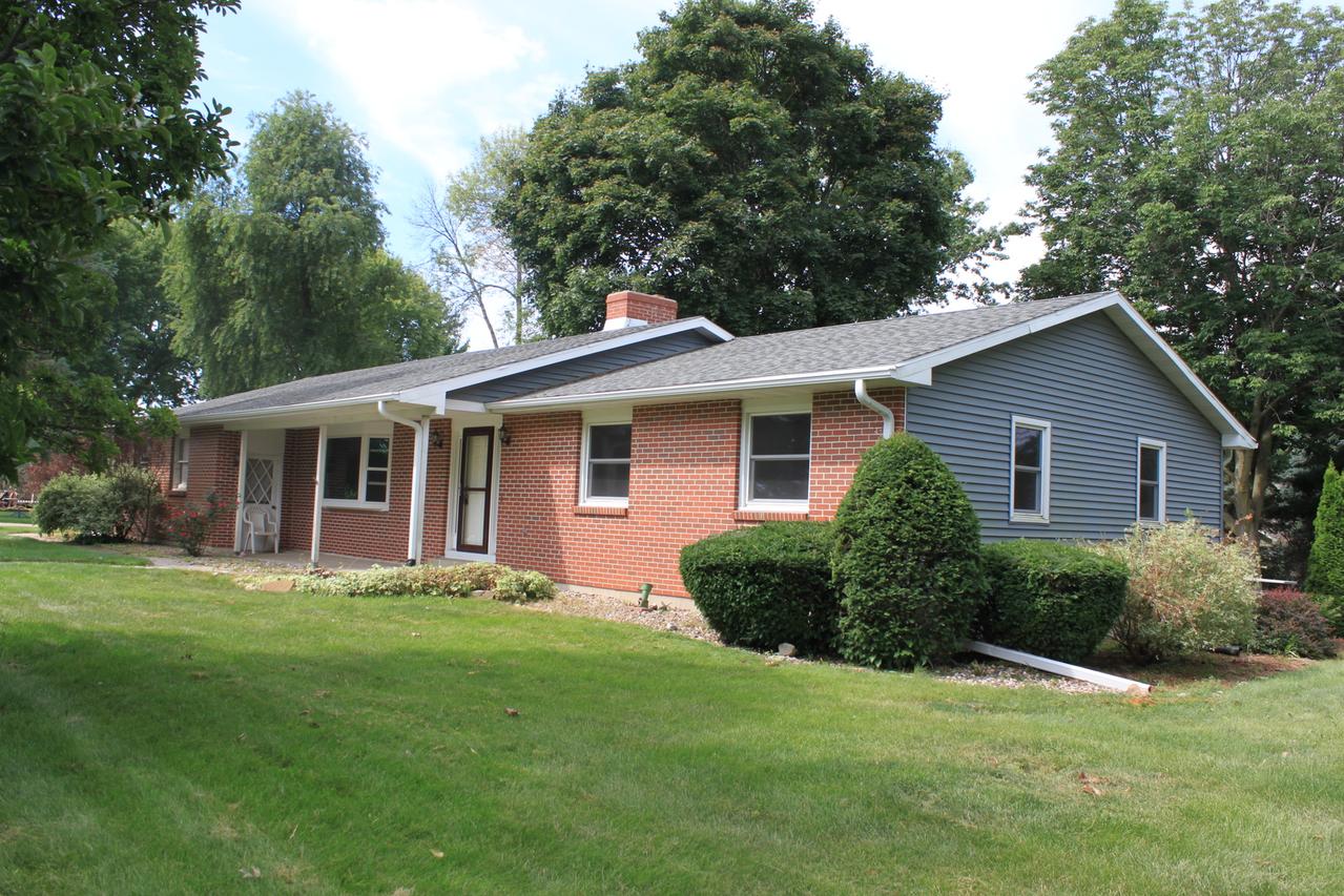 1201 Weaver Rd., Sterling, IL 61081