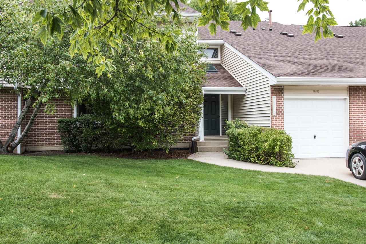 946 Hidden Lake Dr., Buffalo Grove, IL 60089