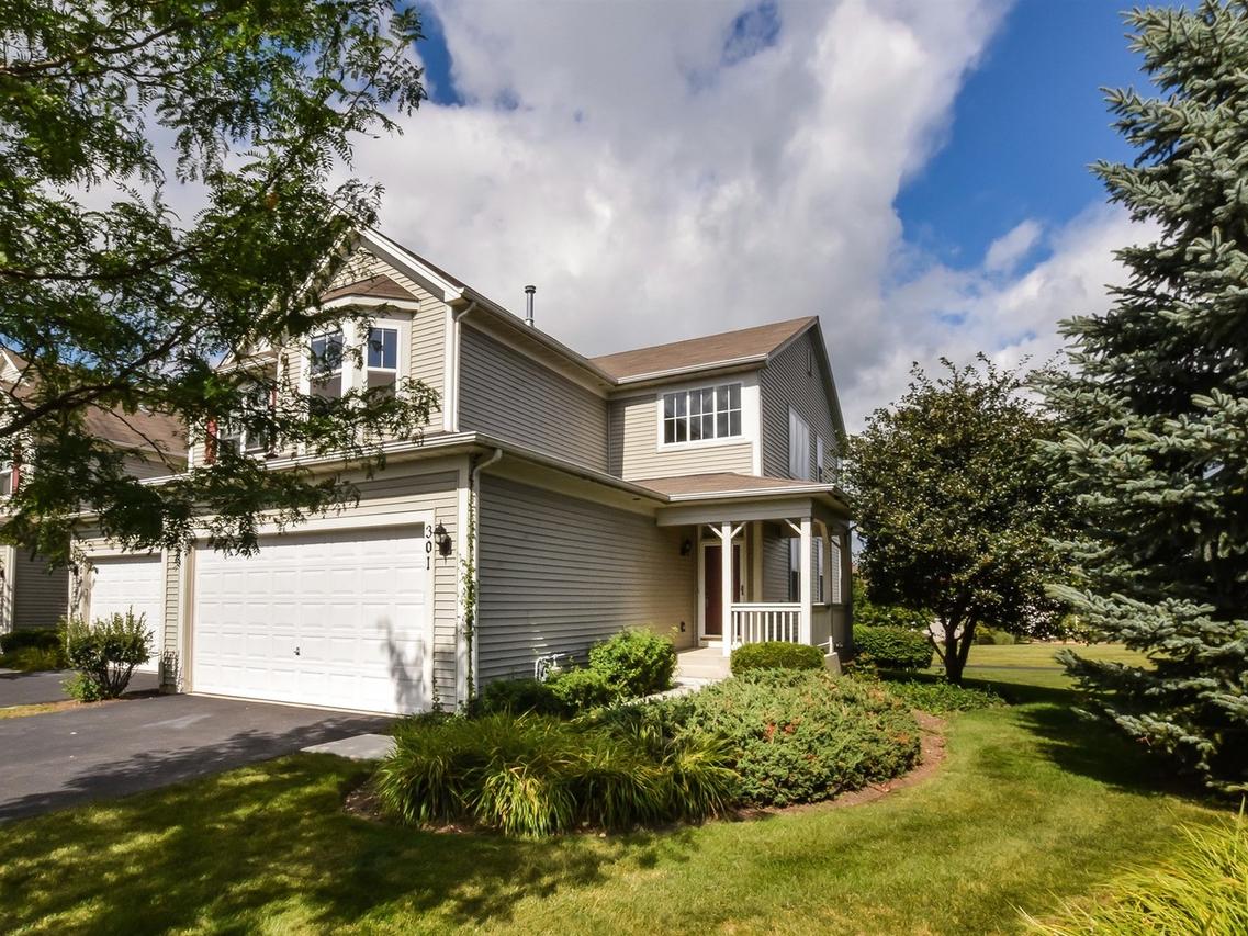 301 Fairmont Ct., St. Charles, IL 60175