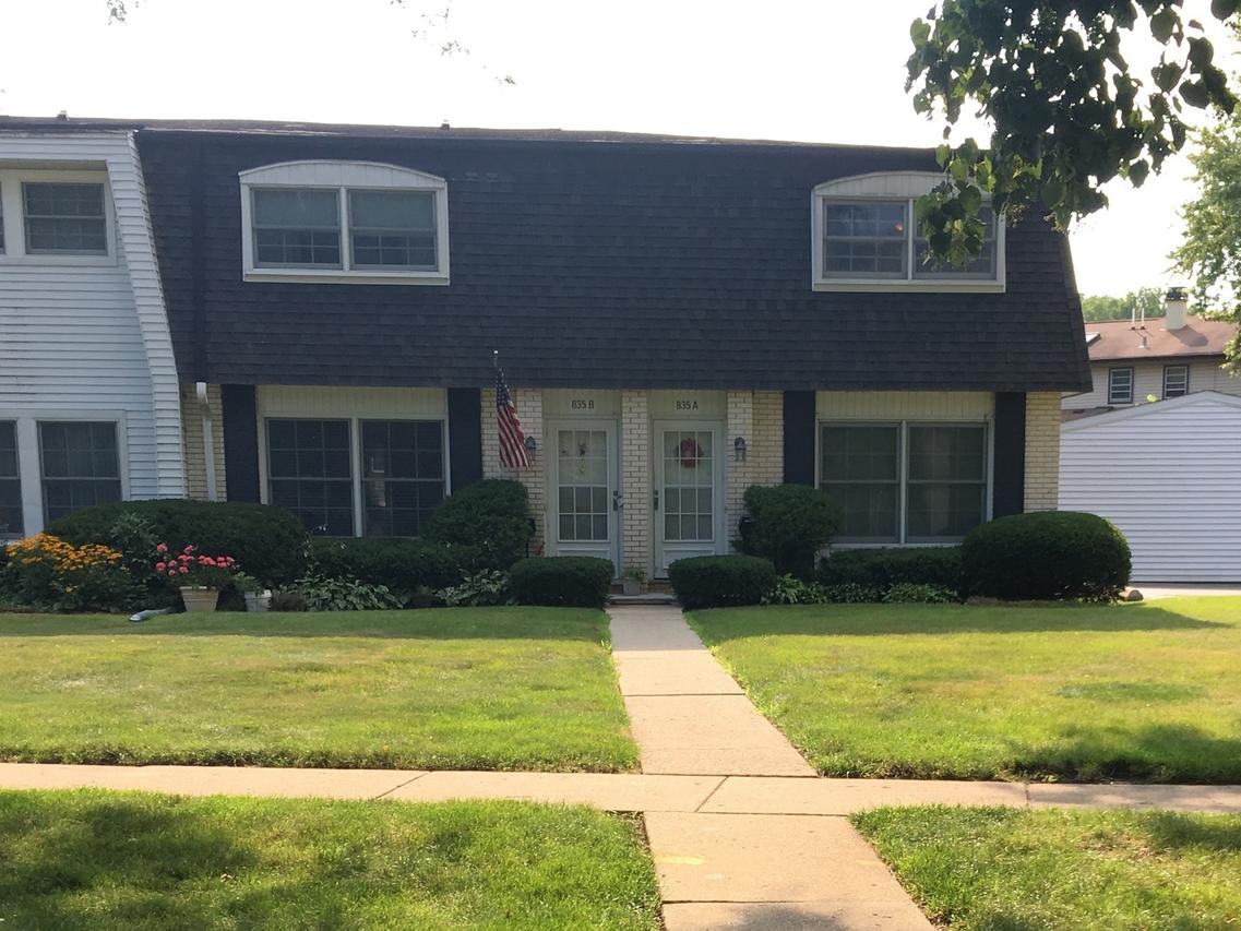 835 Country Club Dr. #A, Libertyville, IL 60048