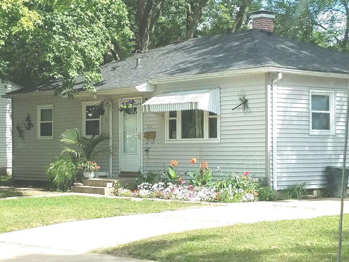 217 Westgate Dr., Aurora, IL 60506