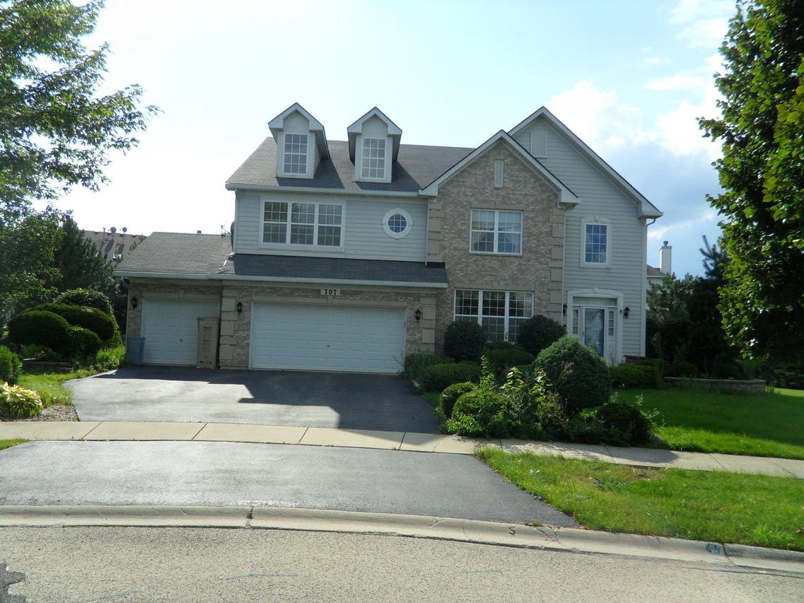707 Danielle Ct., Naperville, IL 60565