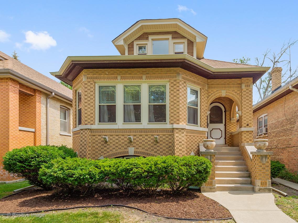 1905 Home Ave., Berwyn, IL 60402