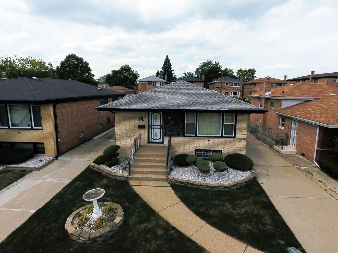 390 Bensley Ave., Calumet City, IL 60409