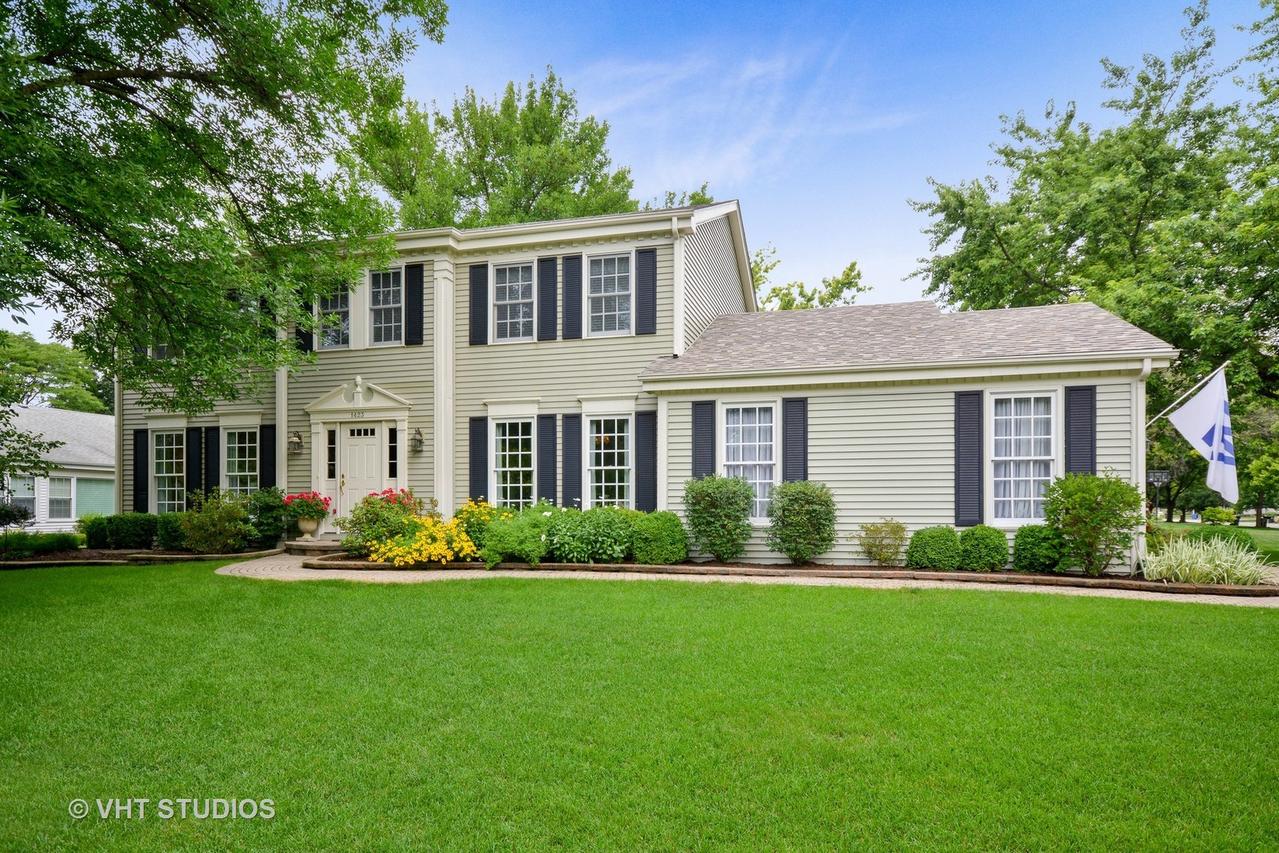 1423 Heatherton Dr., Naperville, IL 60563