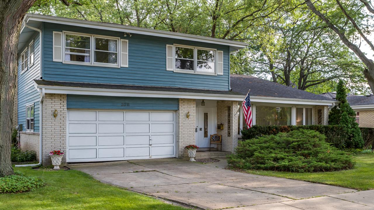 2311 E Michael Manor Ln., Arlington Heights, IL 60004