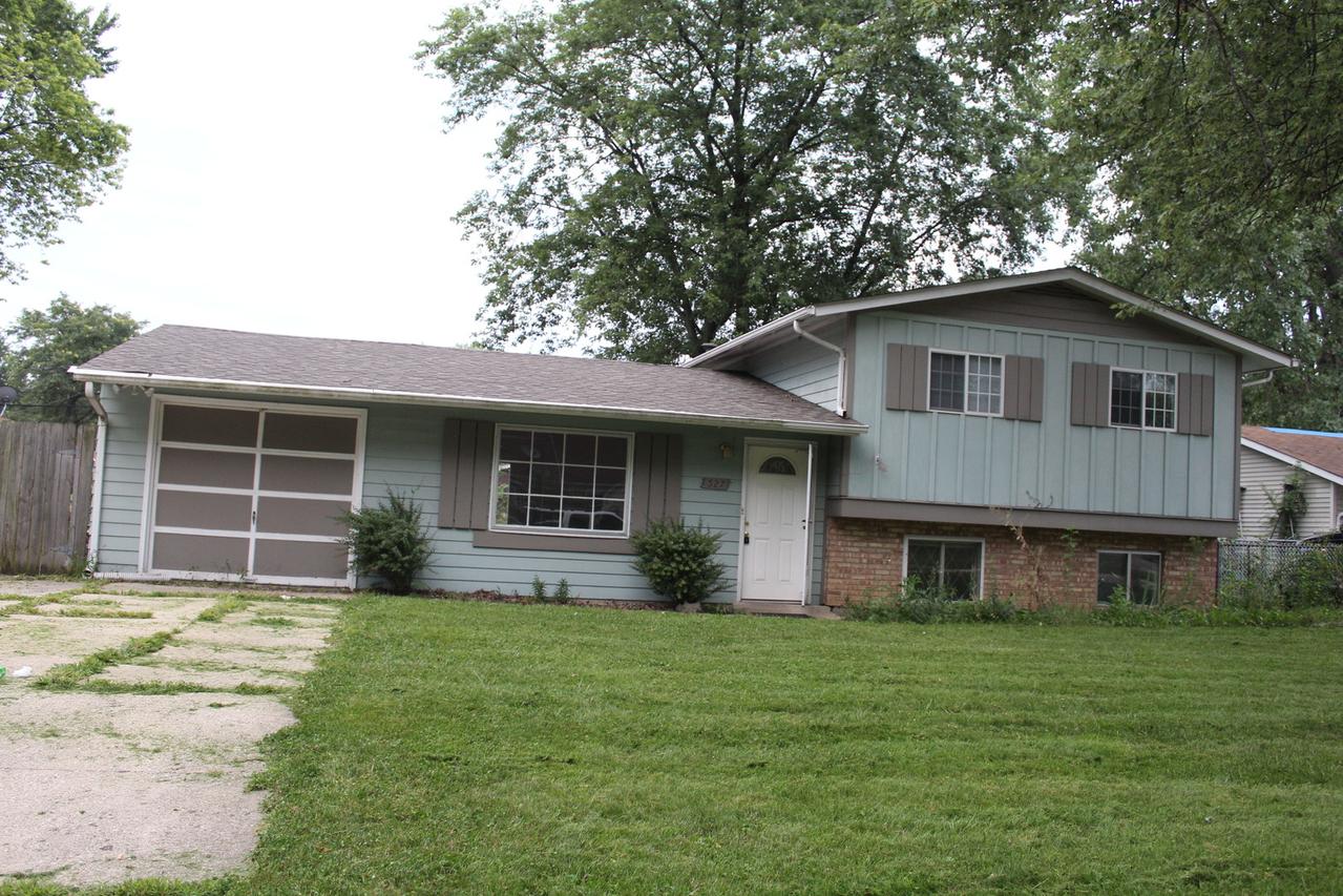 527 White Oak Rd., Bolingbrook, IL 60440