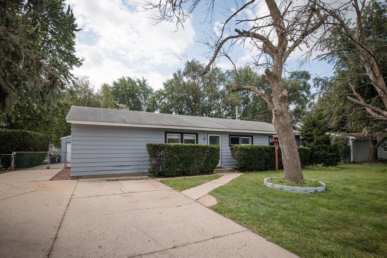4905 3 Oaks Rd., Crystal Lake, IL 60014