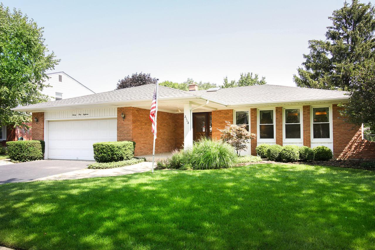 2118 E Robinhood Ln., Arlington Heights, IL 60004