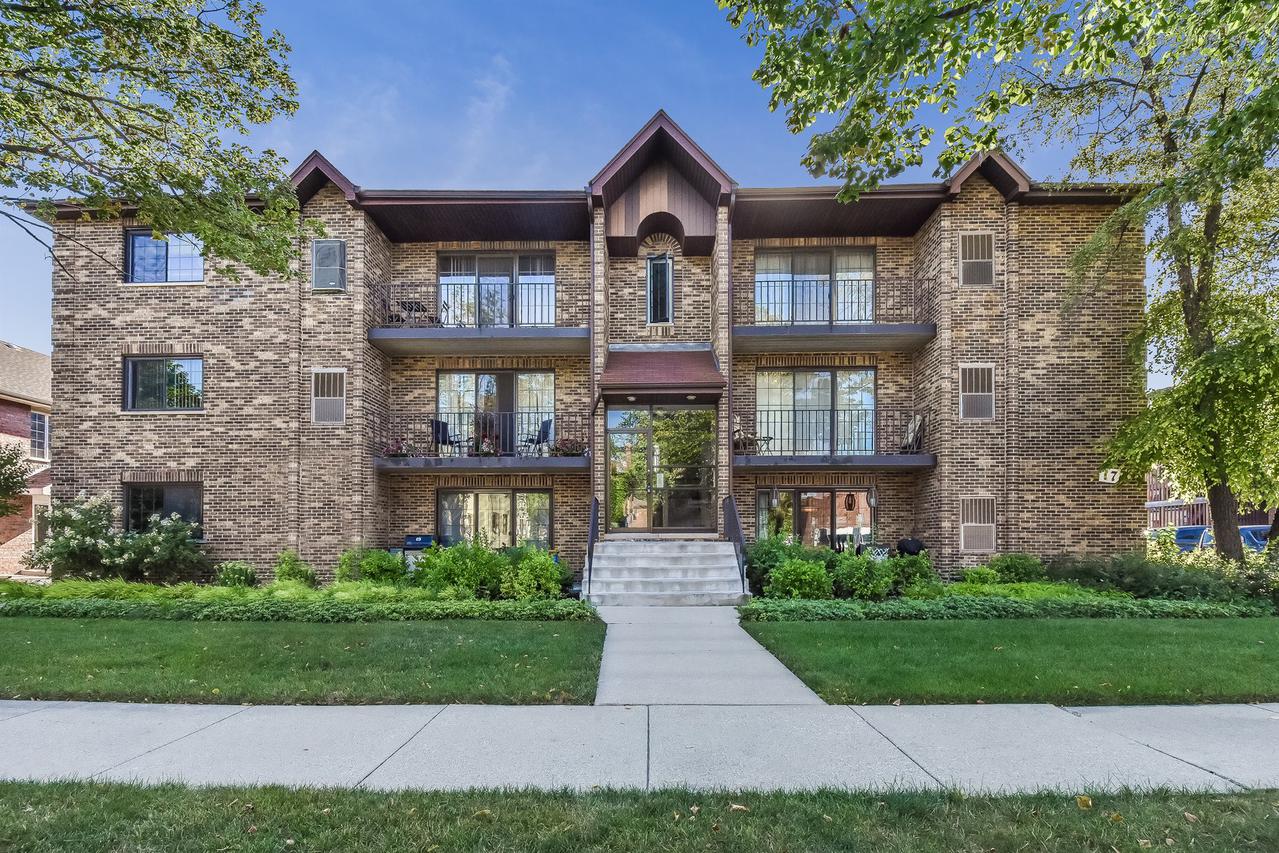 17 N Madison Ave. #2, La Grange, IL 60525