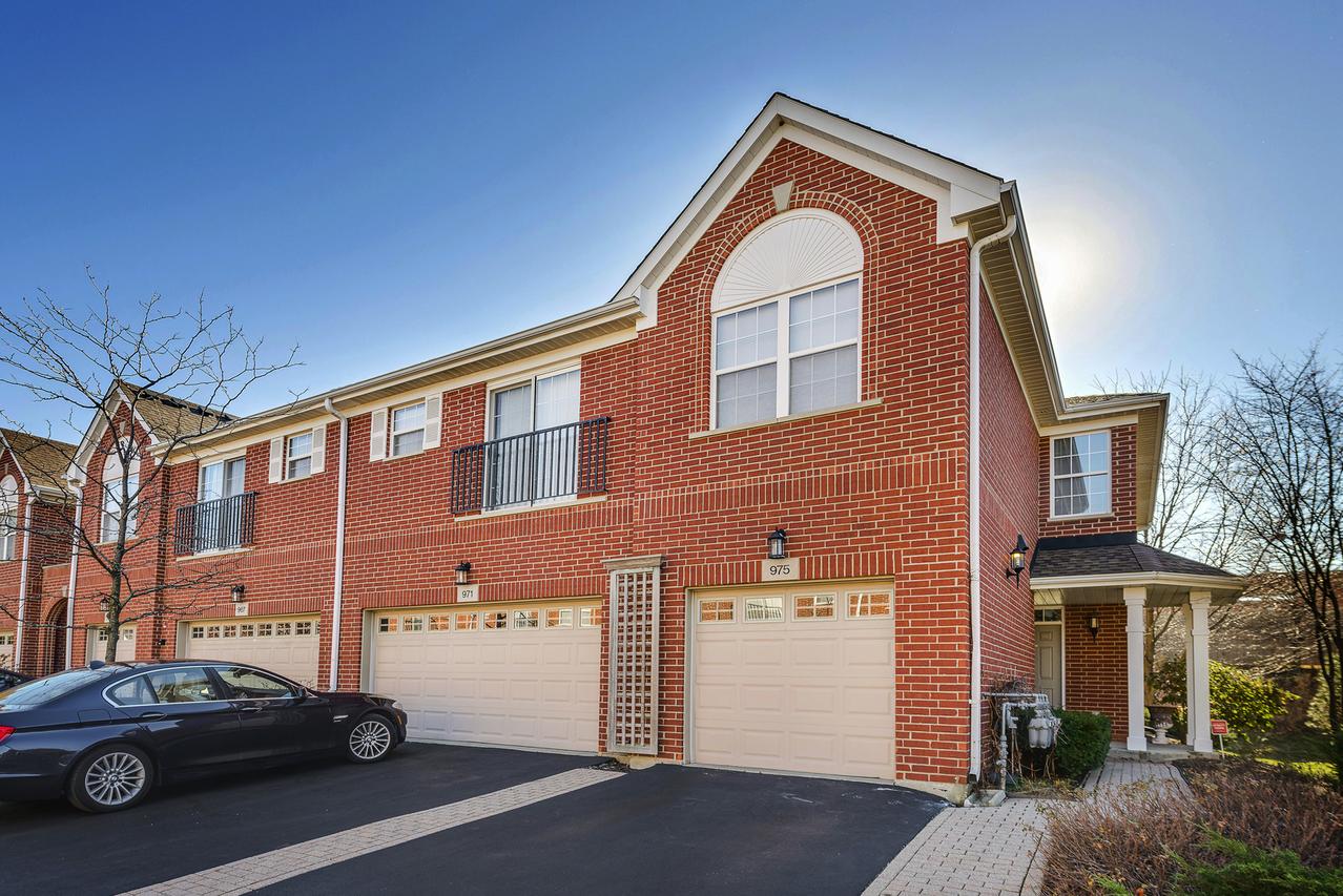 971 Kensington Dr. #8-B3, Northbrook, IL 60062