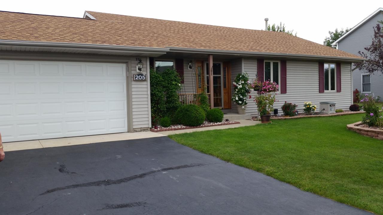205 Inverness Tr., Mchenry, IL 60050