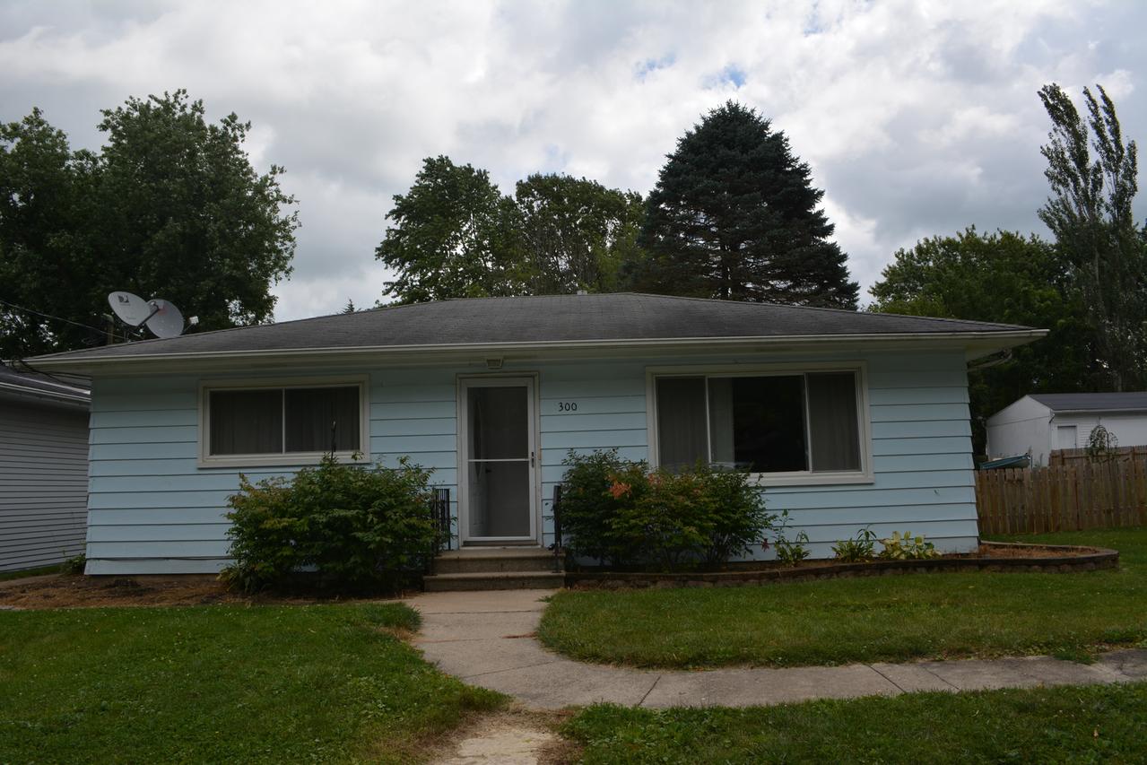 300 N Garfield St., Hinckley, IL 60520