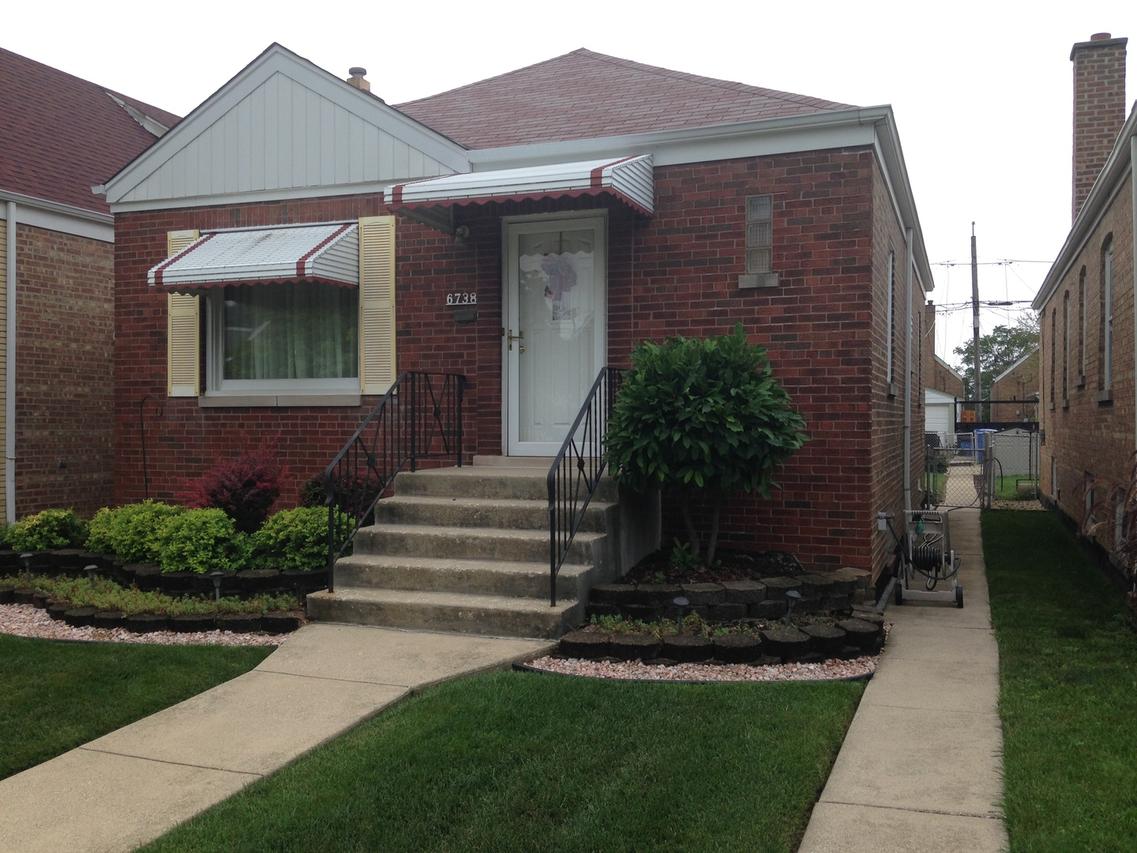 6738 S Tripp Ave., Chicago, IL 60629
