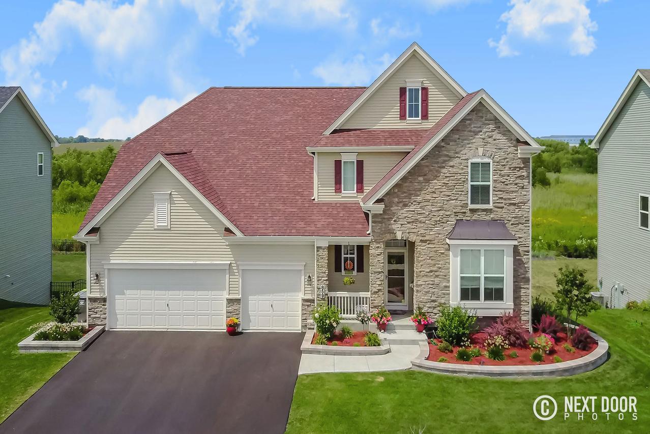 859 Snow St., Sugar Grove, IL 60554