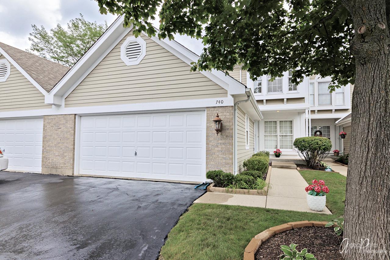 740 Regency Park Dr., Crystal Lake, IL 60014