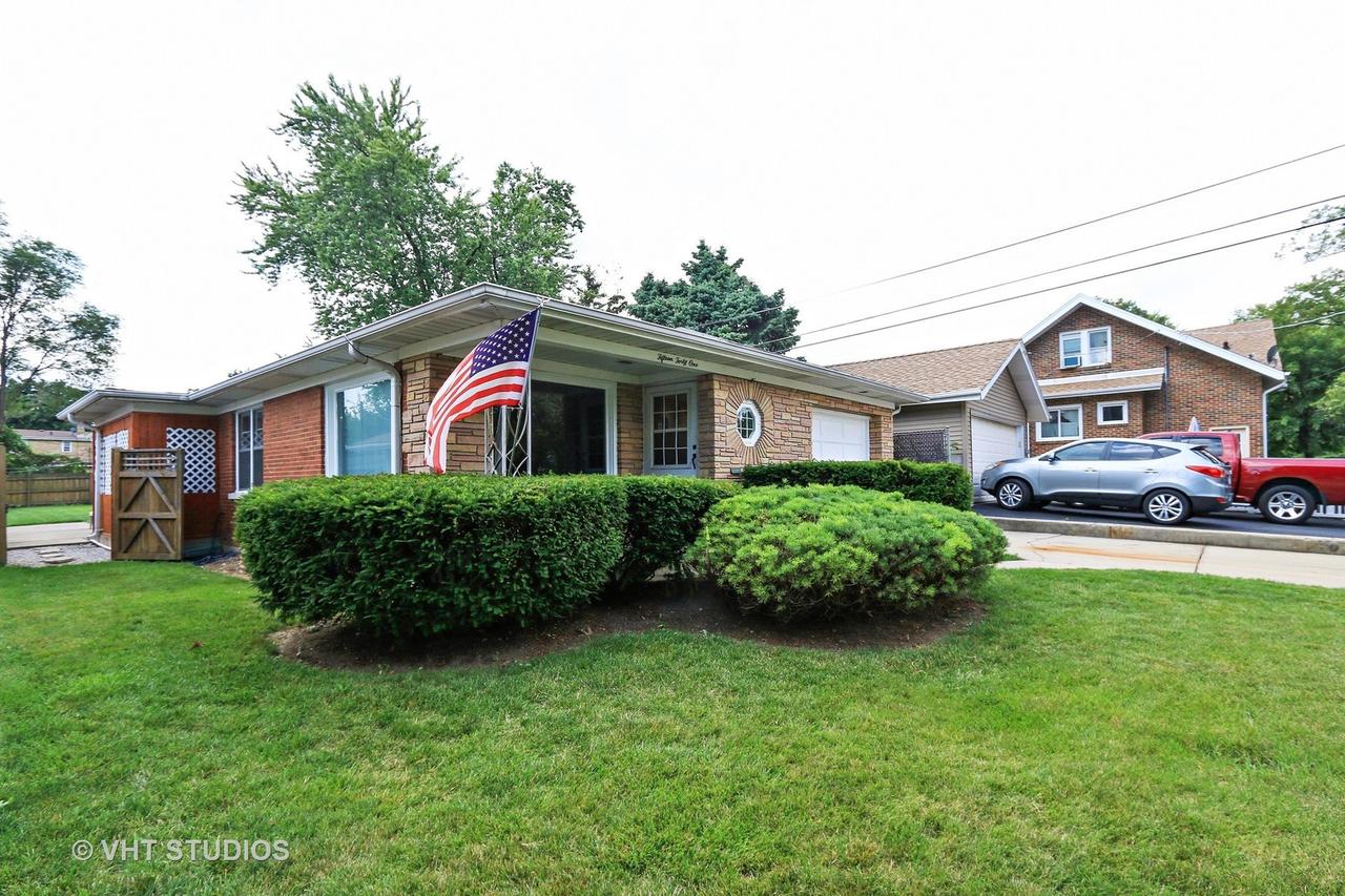 1541 Jenkinson Ct., Waukegan, IL 60085