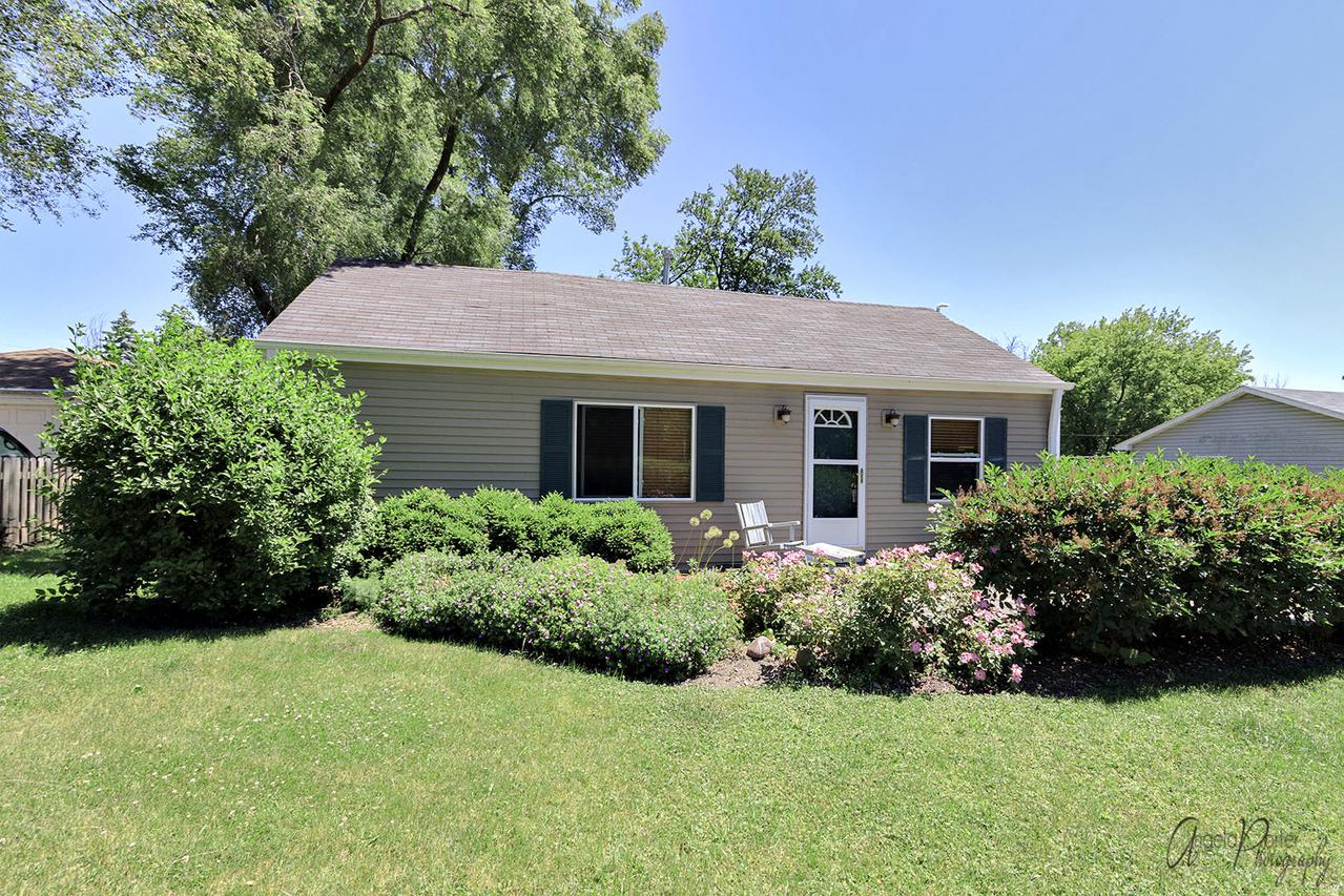 416 N Cresthill Ave., Mchenry, IL 60050