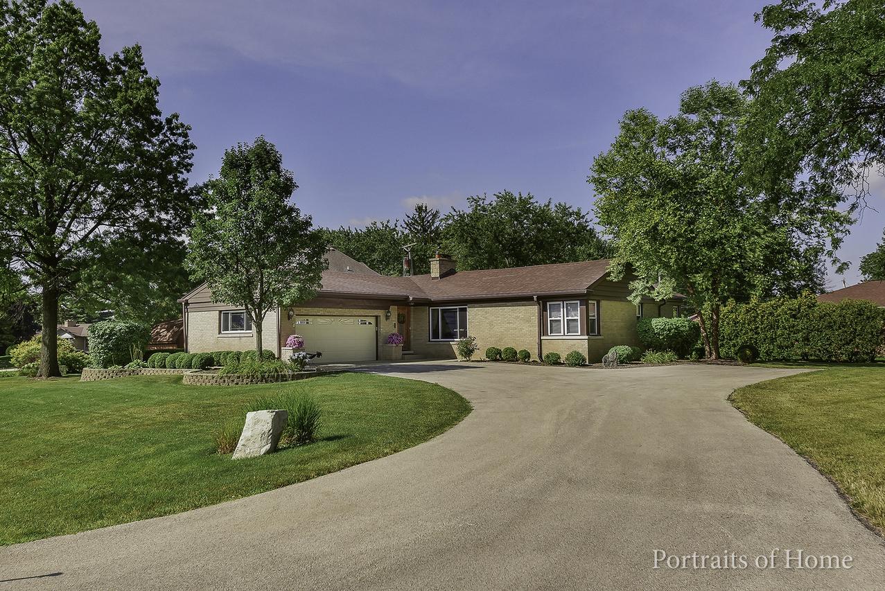21W155 Woodview Dr., Itasca, IL 60143