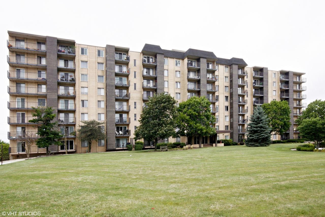 5400 Walnut Ave. #211, Downers Grove, IL 60515