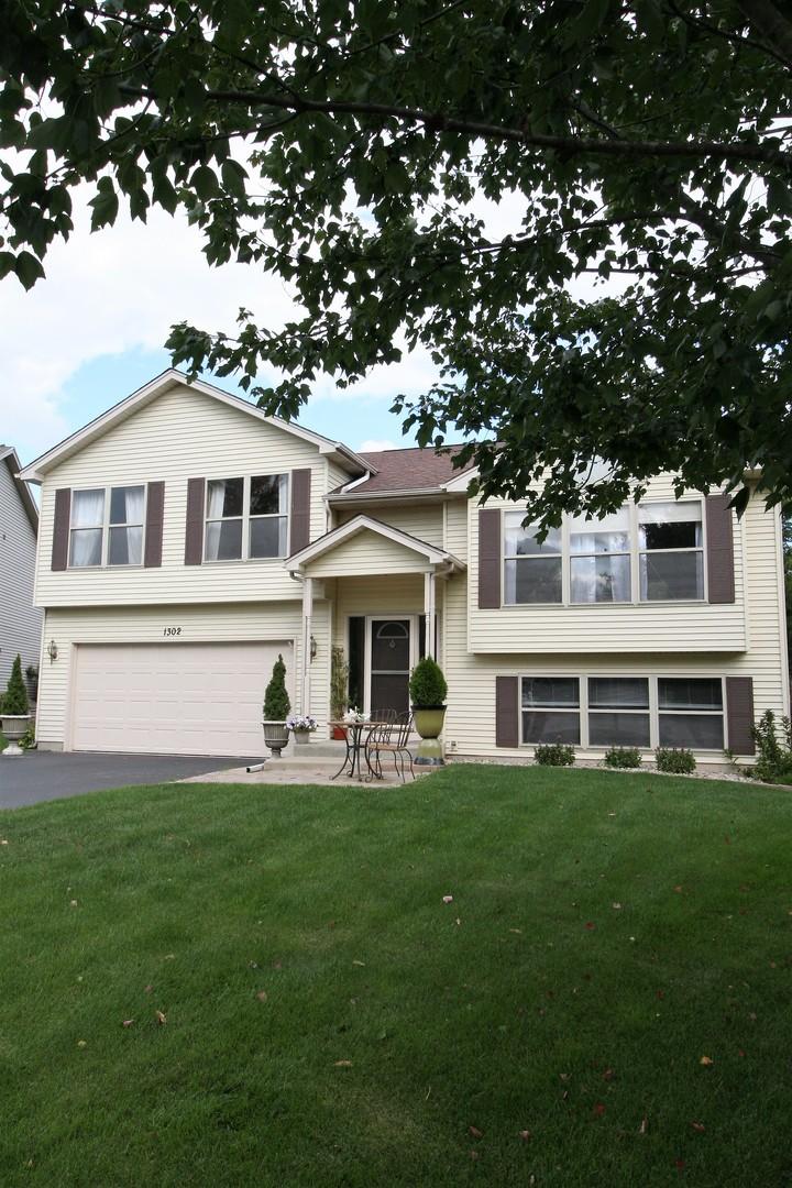 1302 Fox Meadow Ct., St. Charles, IL 60174