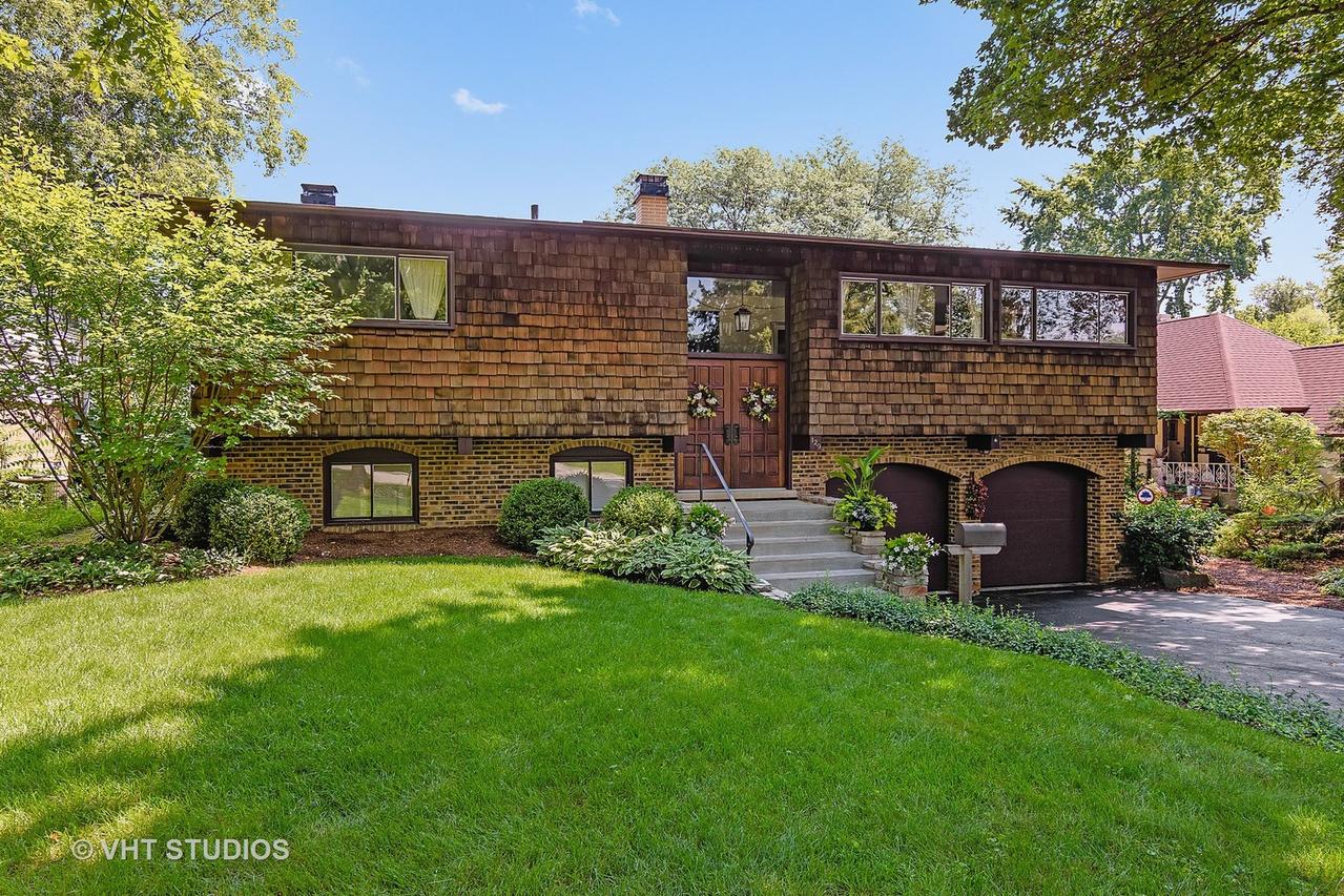 129 S Kainer Ave., Barrington, IL 60010