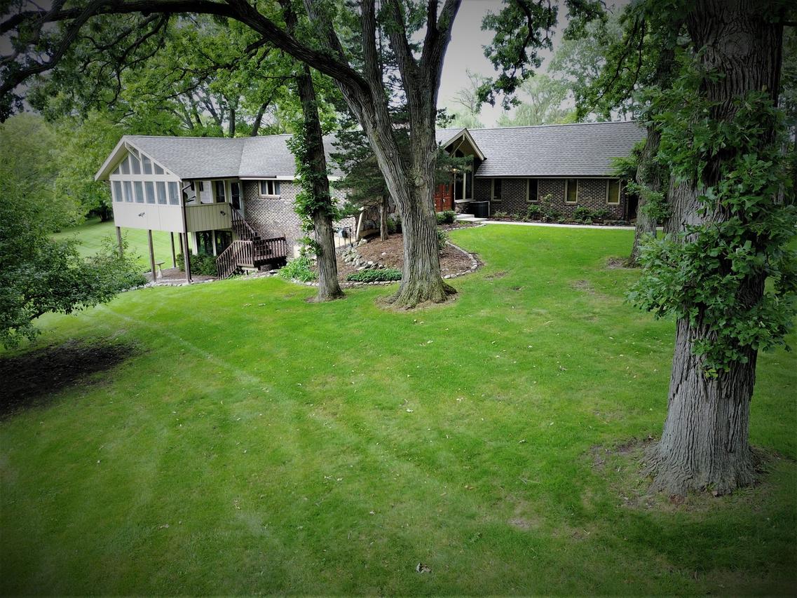 26946 Oak Dr., Wauconda, IL 60084