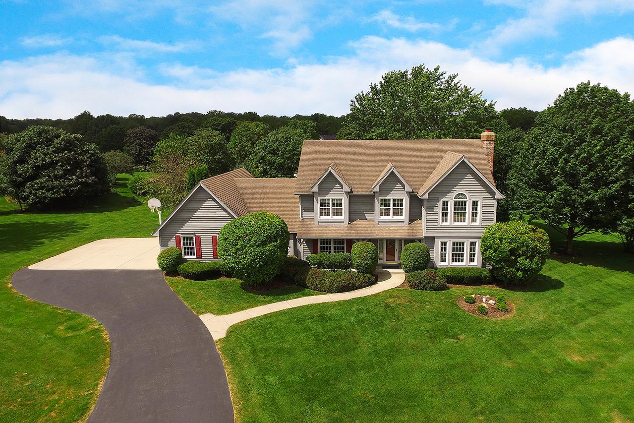 17 Darlington Dr., Hawthorn Woods, IL 60047