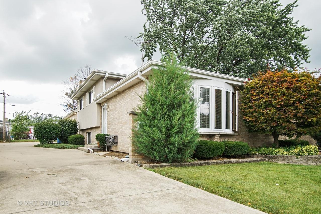 428 S Ardmore Ter., Addison, IL 60101