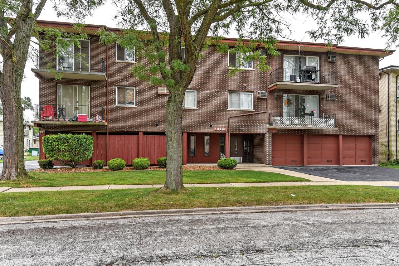 10440 S Mason Ave. #204, Oak Lawn, IL 60453