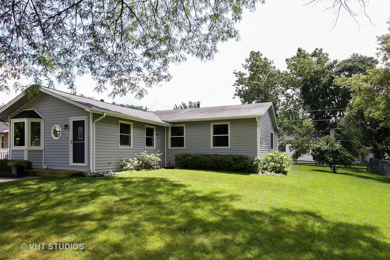 411 Woodbine Ave., Island Lake, IL 60042