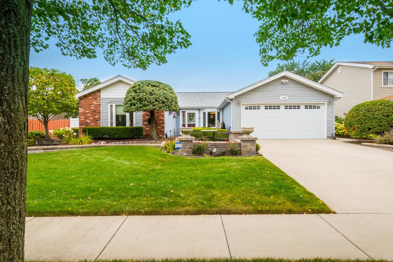 7538 W Woodlawn Dr., Frankfort, IL 60423