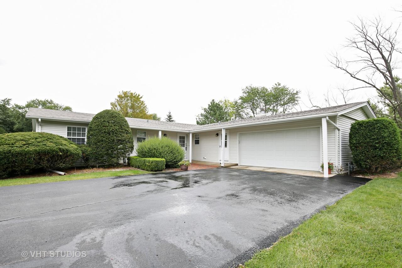 101 Thorobred Ln., Sleepy Hollow, IL 60118