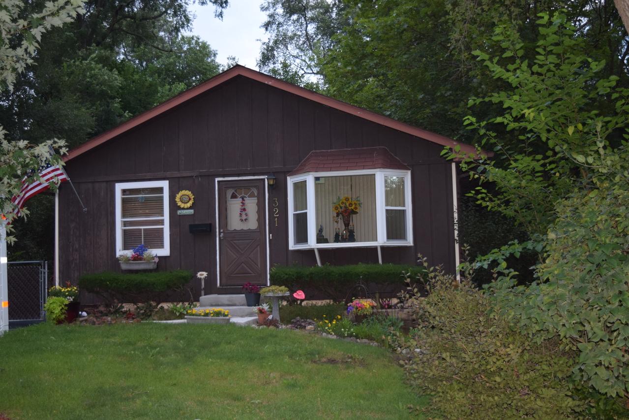 321 Clifton Dr., Round Lake Park, IL 60073