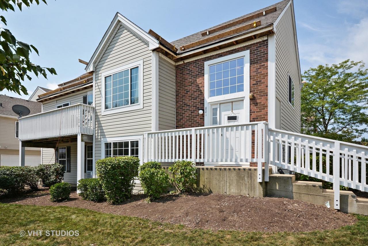 801 Hidden Creek Ln., North Aurora, IL 60542