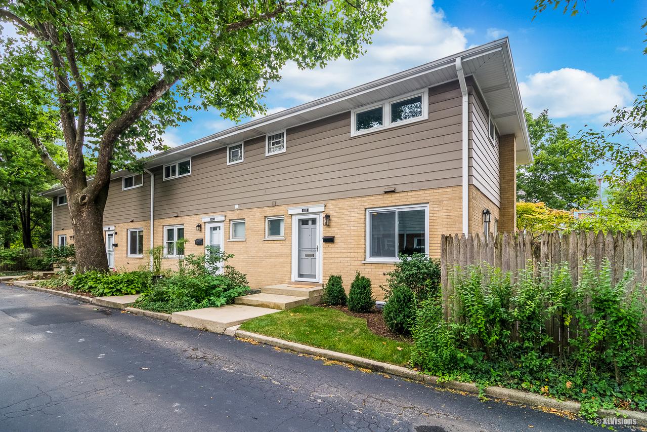 811 Hibbard Rd. #D, Wilmette, IL 60091