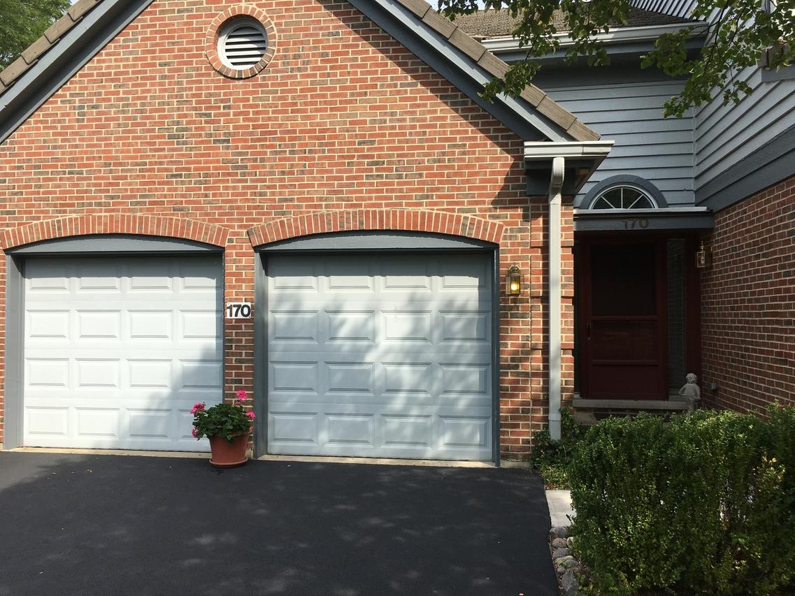 170 Foxborough Pl., Burr Ridge, IL 60527
